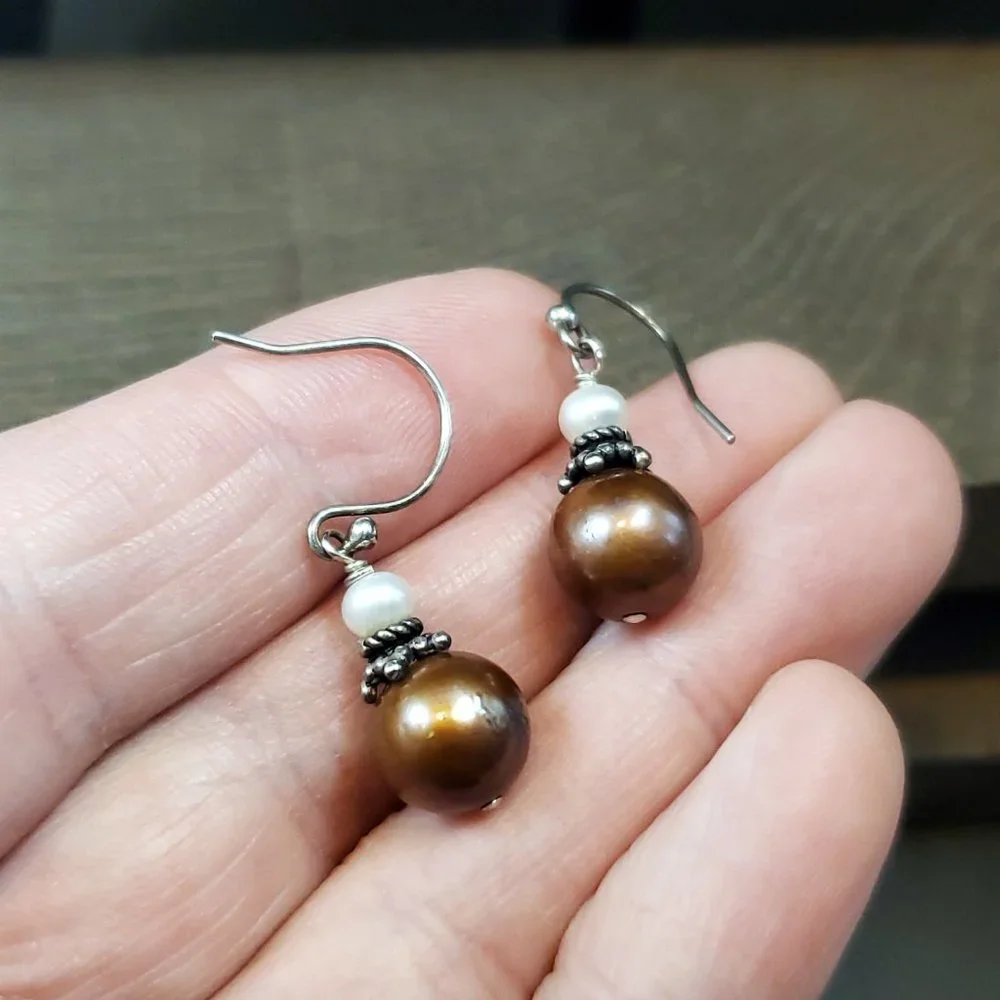 925 Sterling Silver Brown And White Pearl Dangle Earrings - Picture 2 of 4